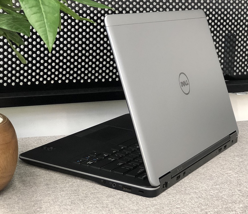 Đánh giá Dell Latitude E7440