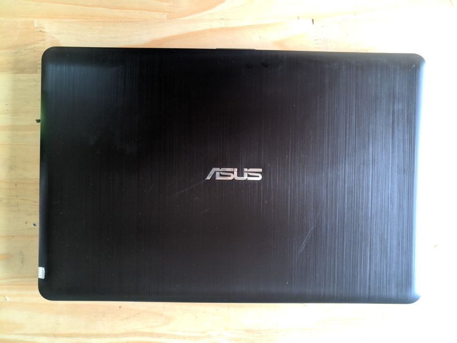 Laptop cũ Asus A540L - mỏng, nhẹ, mạnh mẽ