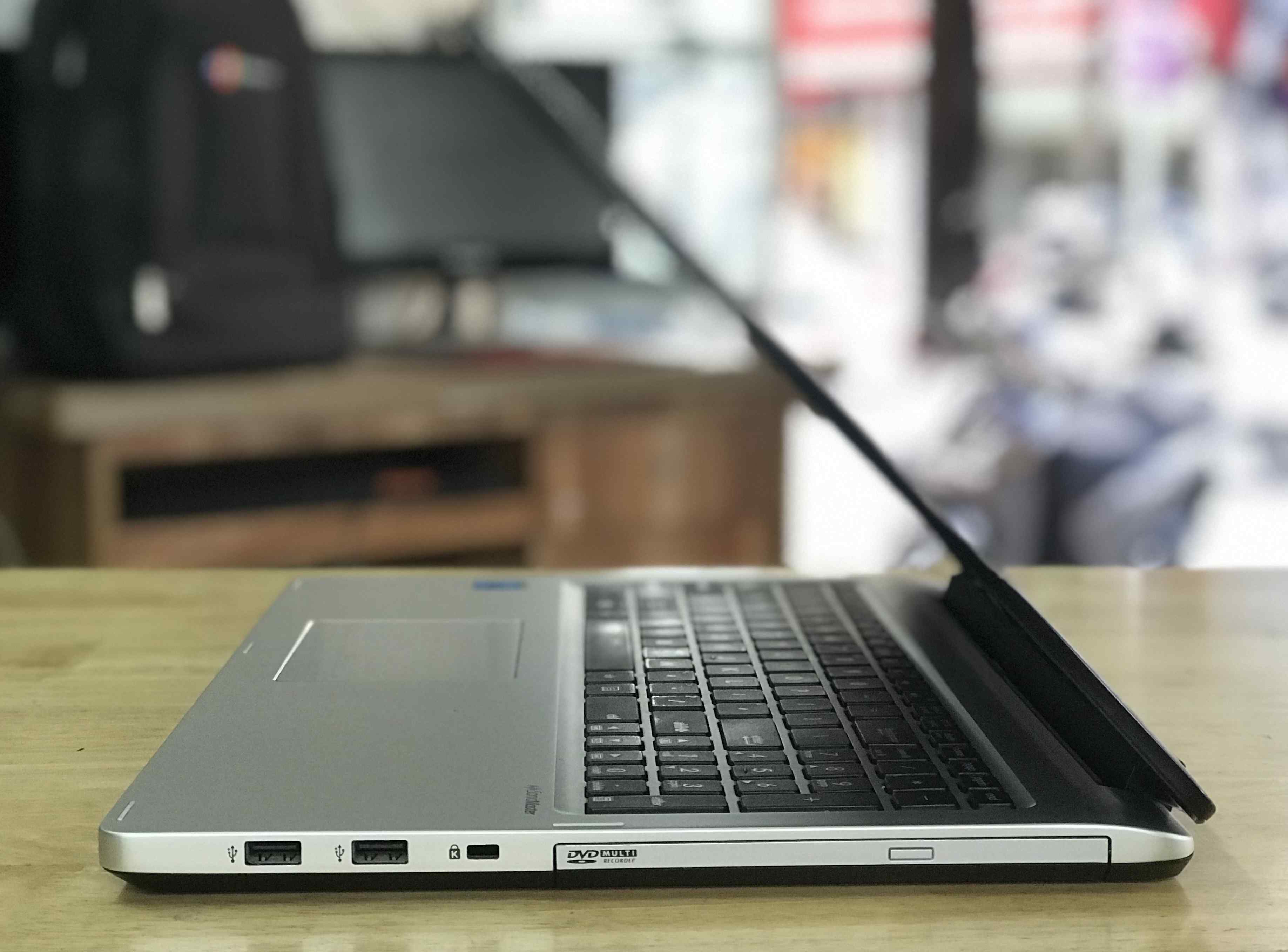 bán laptop asus tp550la tại hải dương