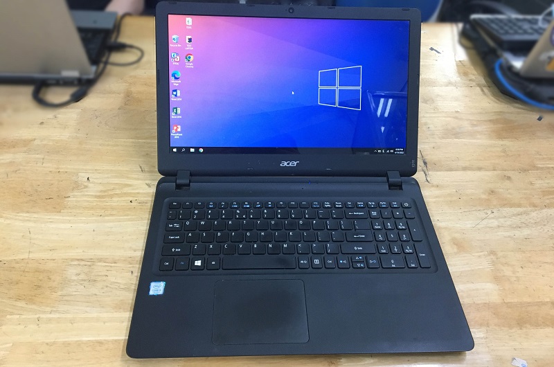 laptop cũ Acer ES1-572