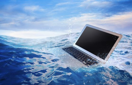 Cách xử lý và sửa chữa khi laptop bị nước vào, bị ẩm ướt