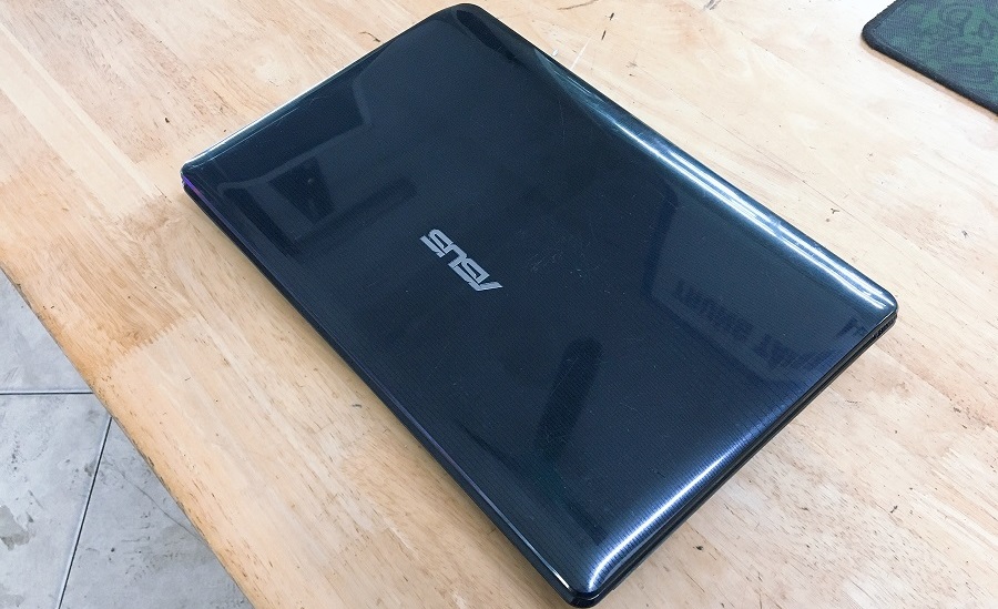 mặt trên laptop Asus X42F