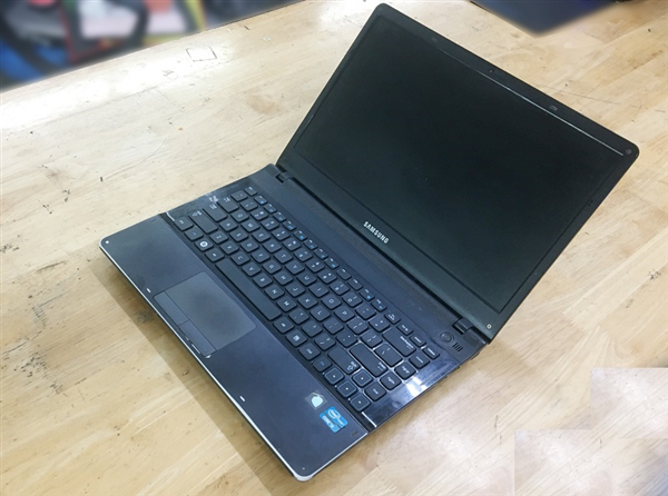 Laptop Cũ Samsung NP300